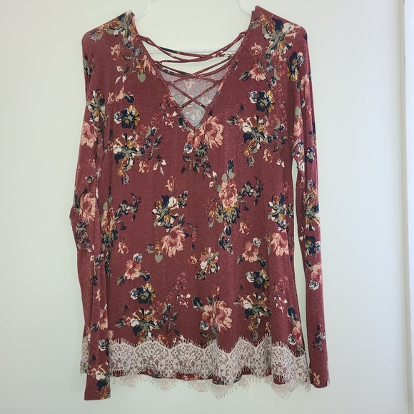 Red floral long sleeve - Picture 3 of 4